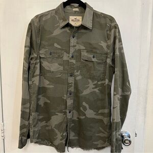 Hollister Men’s Distressed Camo Button Down